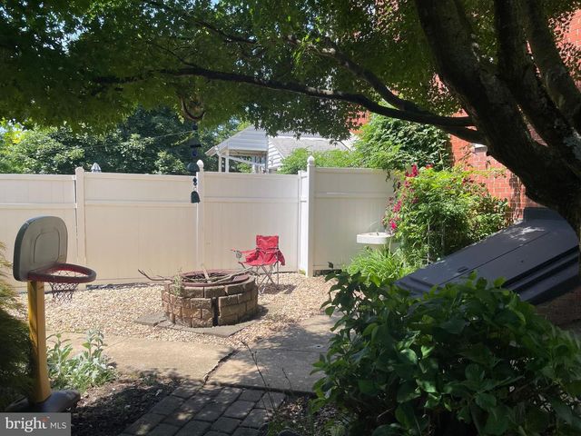 326 W MAIN ST, Dallastown, PA 17313