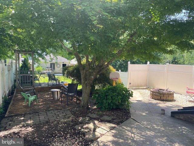 326 W MAIN ST, Dallastown, PA 17313