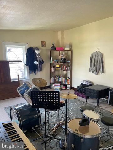 326 W MAIN ST, Dallastown, PA 17313