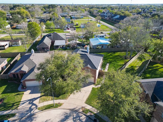 9904 Fair Brook Way, Pearland, TX 77584
