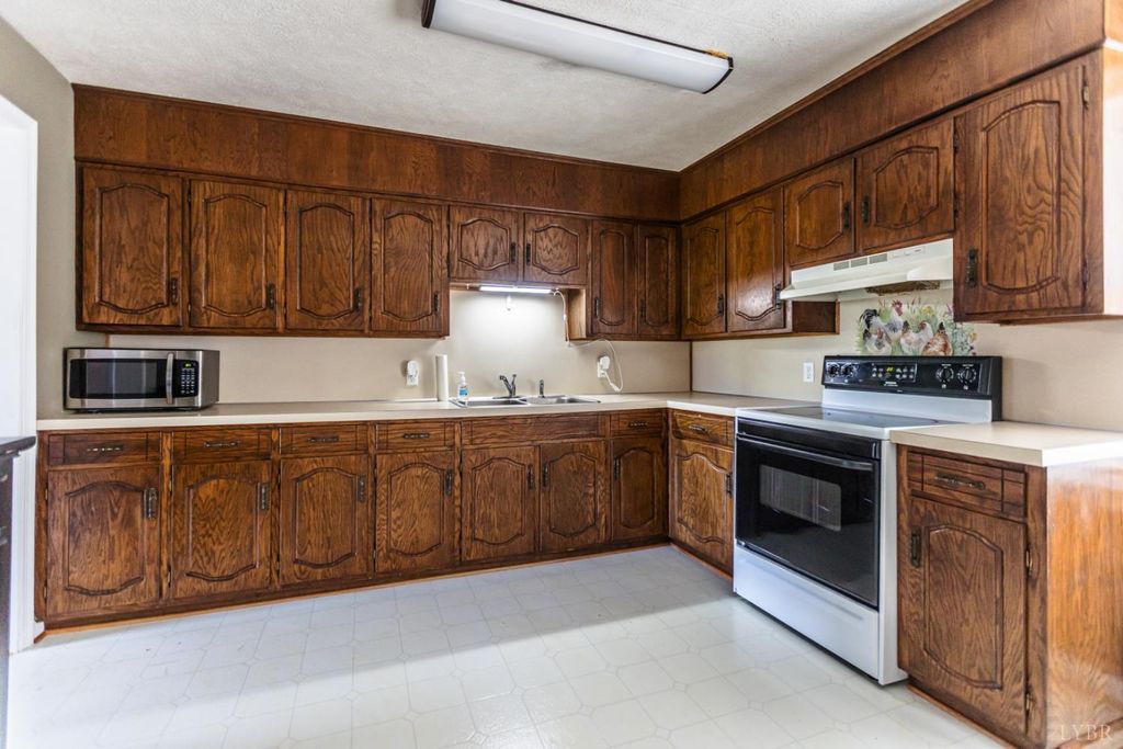 Image 13 of property listing at 4805 Salem Road, Spout Spring, VA 24593