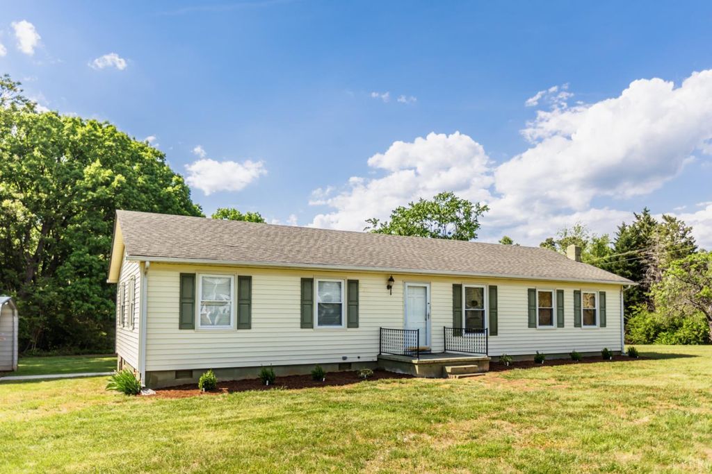 Image 4 of property listing at 4805 Salem Road, Spout Spring, VA 24593