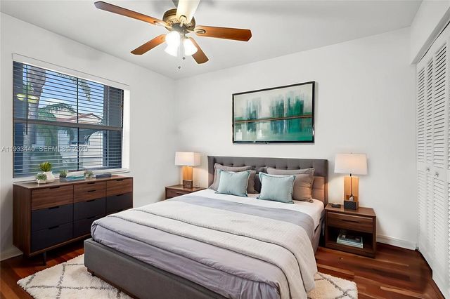 1046 Satinleaf St, Hollywood, FL 33019