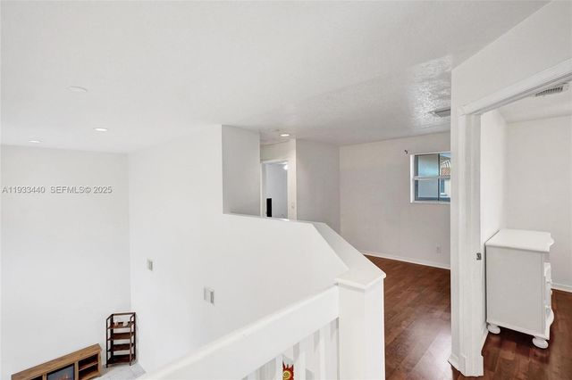 1046 Satinleaf St, Hollywood, FL 33019