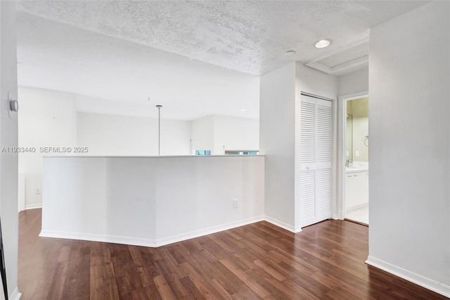 1046 Satinleaf St, Hollywood, FL 33019