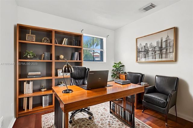 1046 Satinleaf St, Hollywood, FL 33019