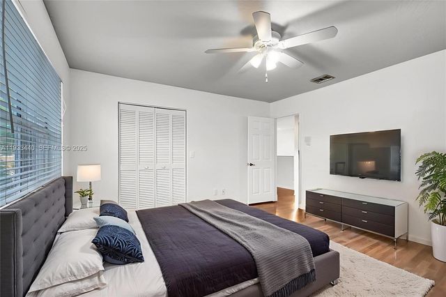 1046 Satinleaf St, Hollywood, FL 33019