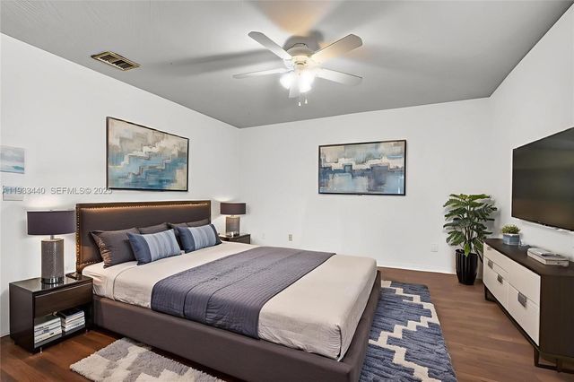 1046 Satinleaf St, Hollywood, FL 33019