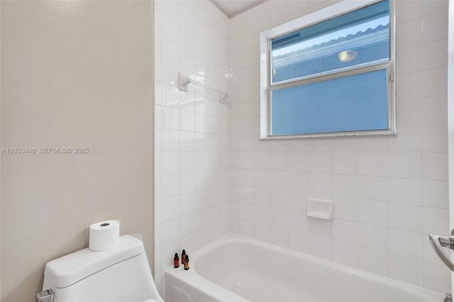 1046 Satinleaf St, Hollywood, FL 33019