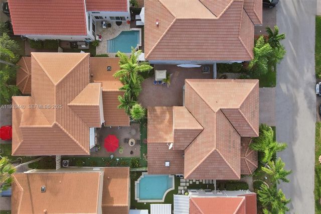 1046 Satinleaf St, Hollywood, FL 33019