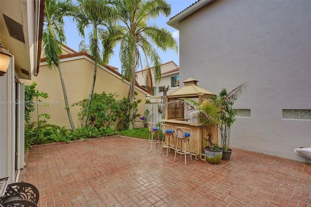 1046 Satinleaf St, Hollywood, FL 33019