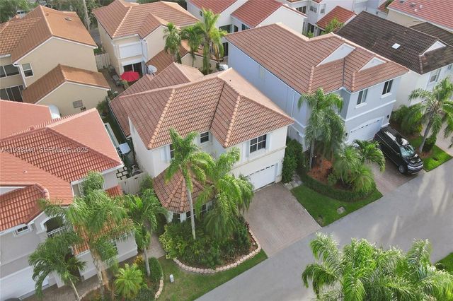 1046 Satinleaf St, Hollywood, FL 33019