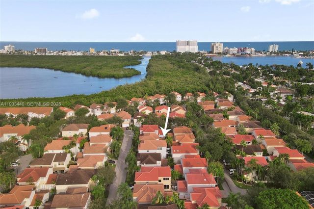 1046 Satinleaf St, Hollywood, FL 33019