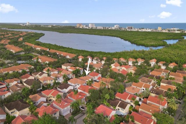 1046 Satinleaf St, Hollywood, FL 33019