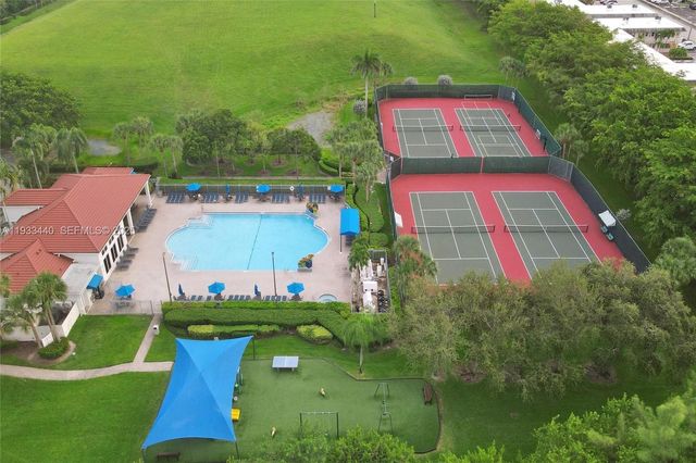 1046 Satinleaf St, Hollywood, FL 33019