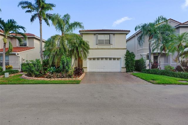 1046 Satinleaf St, Hollywood, FL 33019