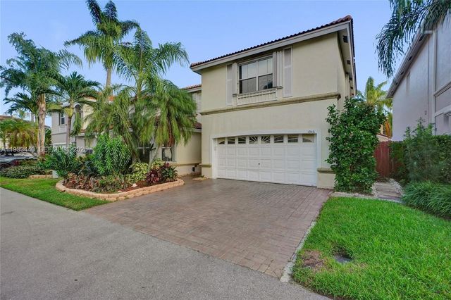 1046 Satinleaf St, Hollywood, FL 33019