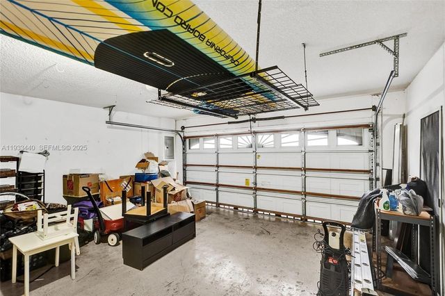 1046 Satinleaf St, Hollywood, FL 33019