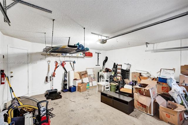 1046 Satinleaf St, Hollywood, FL 33019