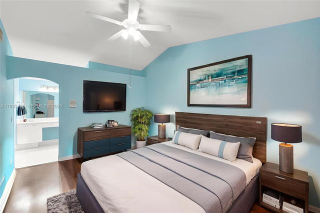 1046 Satinleaf St, Hollywood, FL 33019