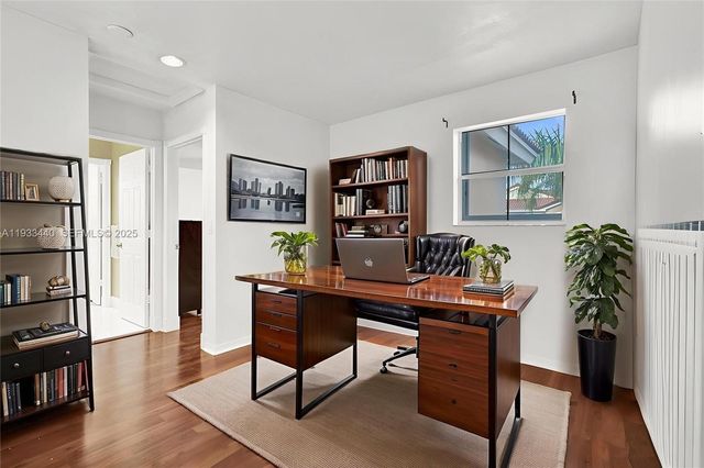 1046 Satinleaf St, Hollywood, FL 33019