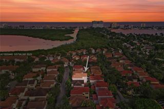 1046 Satinleaf St, Hollywood, FL 33019