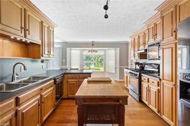 306 Lakeland CRES, Yorktown, VA 23693
