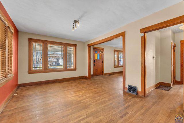 1034 SW Lincoln ST, Topeka, KS 66604