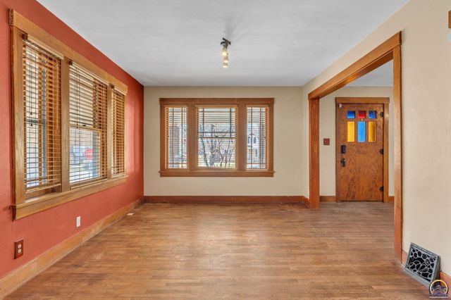 1034 SW Lincoln ST, Topeka, KS 66604