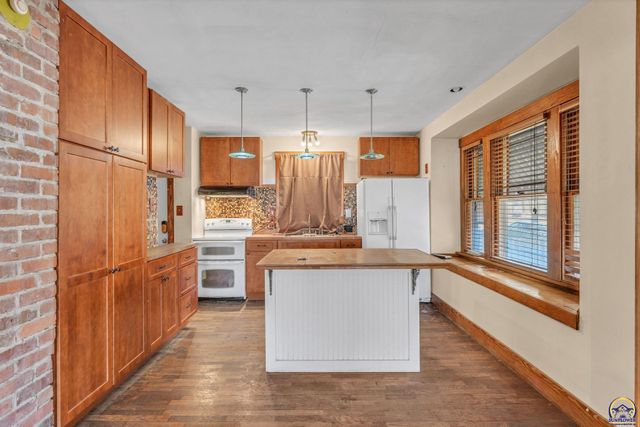 1034 SW Lincoln ST, Topeka, KS 66604