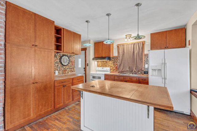 1034 SW Lincoln ST, Topeka, KS 66604