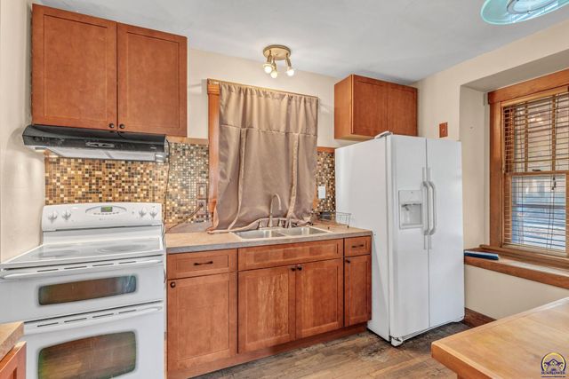 1034 SW Lincoln ST, Topeka, KS 66604