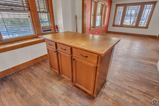 1034 SW Lincoln ST, Topeka, KS 66604