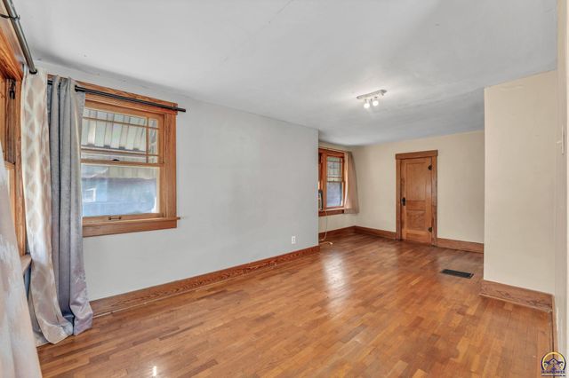 1034 SW Lincoln ST, Topeka, KS 66604