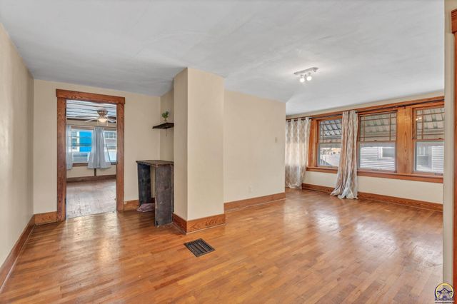 1034 SW Lincoln ST, Topeka, KS 66604