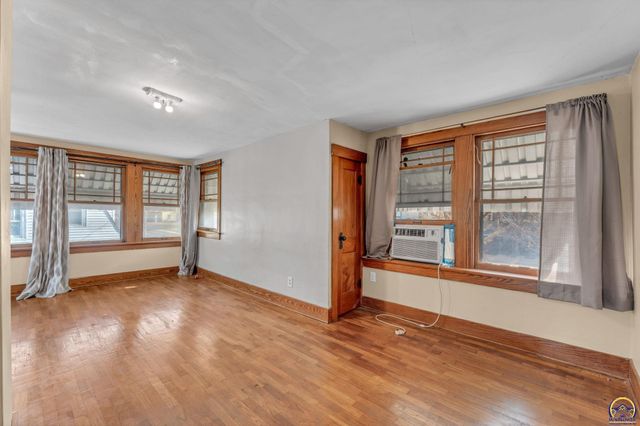 1034 SW Lincoln ST, Topeka, KS 66604