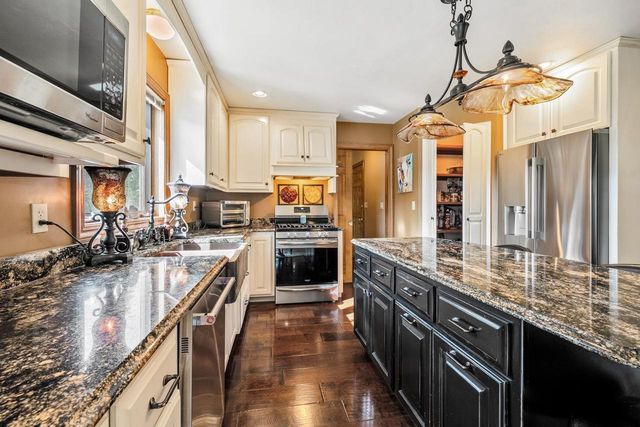 1986 TYLER LANE, De Pere, WI 54115
