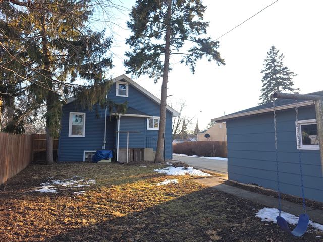 634 W Ridgeland Avenue, Waukegan, IL 60085