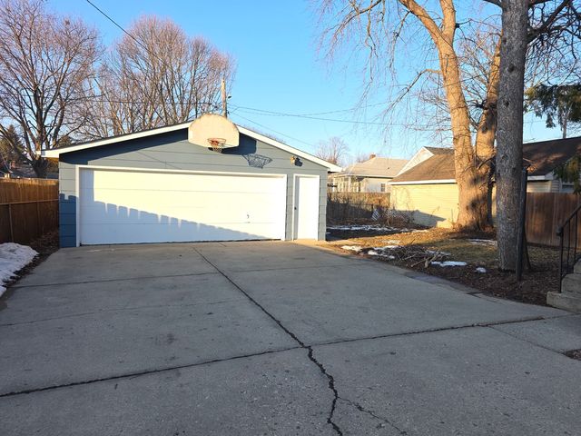 634 W Ridgeland Avenue, Waukegan, IL 60085