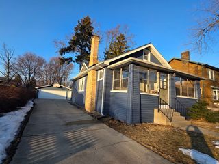 634 W Ridgeland Avenue, Waukegan, IL 60085