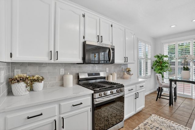 10090 Rojelio Ct, Elk Grove, CA 95757