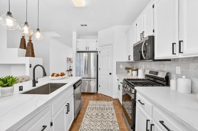 10090 Rojelio Ct, Elk Grove, CA 95757
