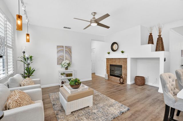 10090 Rojelio Ct, Elk Grove, CA 95757