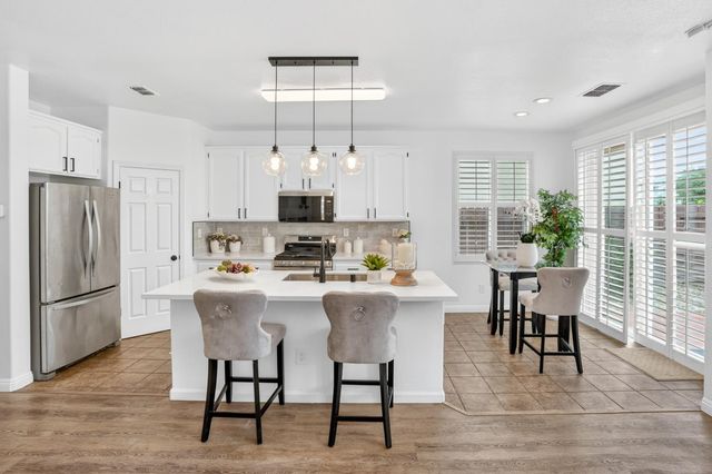 10090 Rojelio Ct, Elk Grove, CA 95757