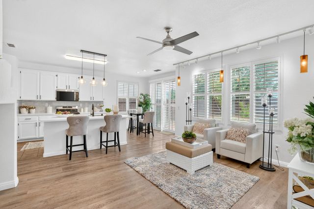 10090 Rojelio Ct, Elk Grove, CA 95757