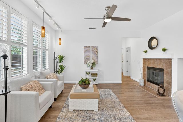 10090 Rojelio Ct, Elk Grove, CA 95757