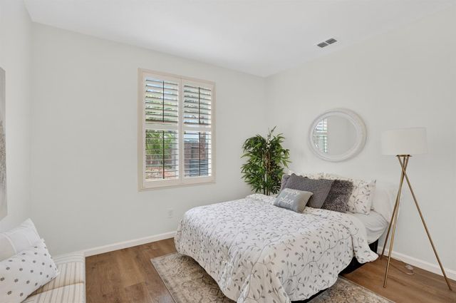 10090 Rojelio Ct, Elk Grove, CA 95757