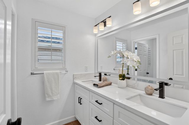 10090 Rojelio Ct, Elk Grove, CA 95757