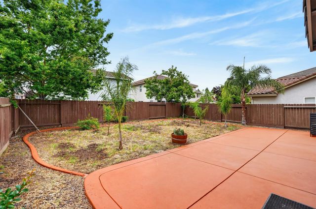 10090 Rojelio Ct, Elk Grove, CA 95757