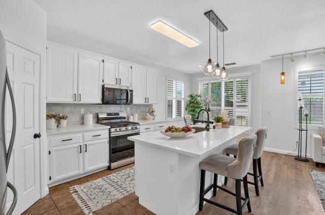 10090 Rojelio Ct, Elk Grove, CA 95757